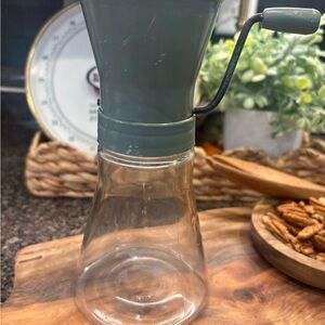 Manual Hand-Crank Spice Grinder - Green